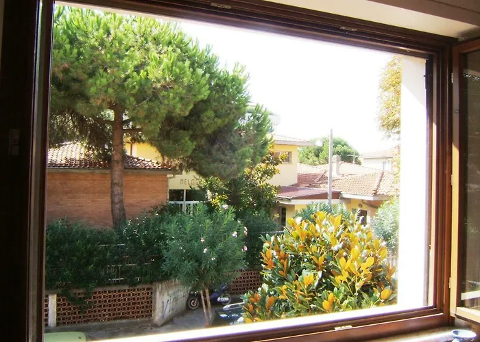 Casa Mario Dei Pini * Viareggio